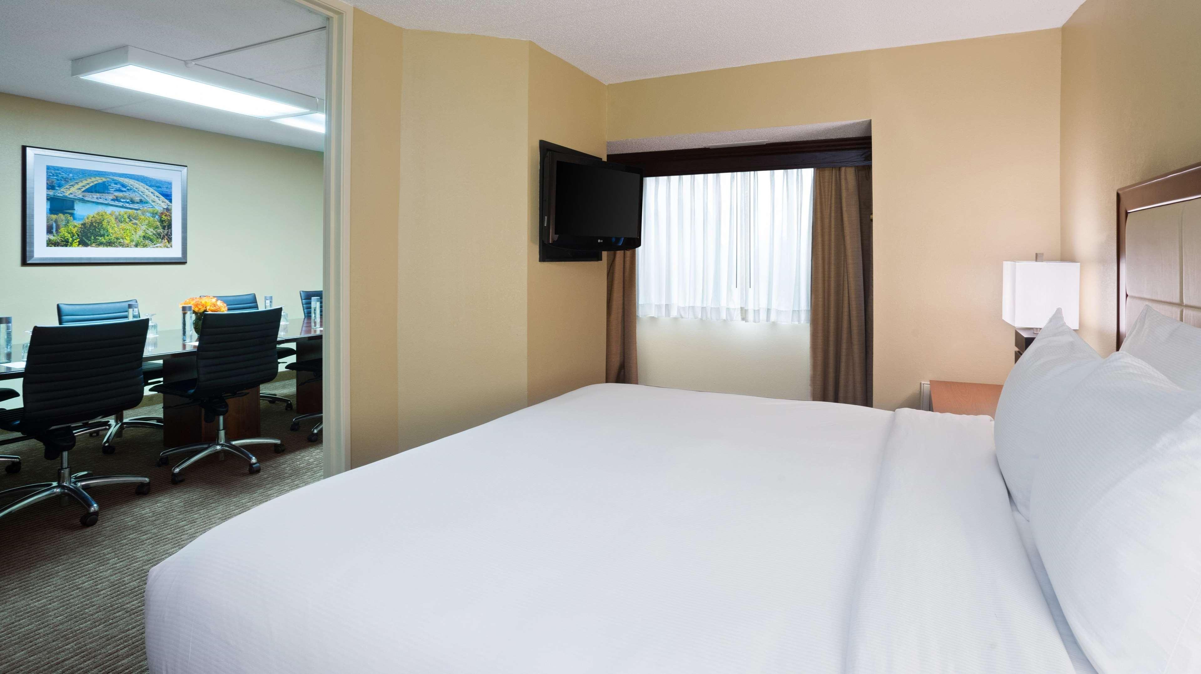 Doubletree Suites By Hilton Hotel Cincinnati - Blue Ash Sharonville Exteriör bild