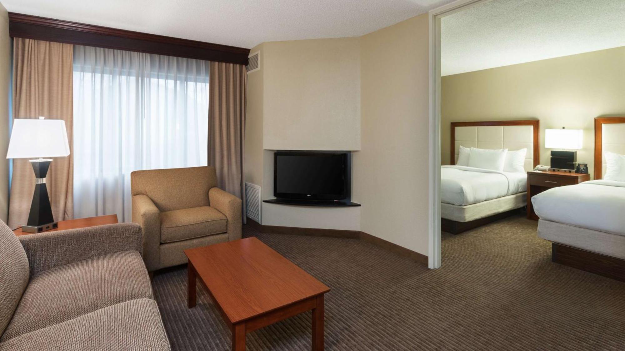 Doubletree Suites By Hilton Hotel Cincinnati - Blue Ash Sharonville Exteriör bild