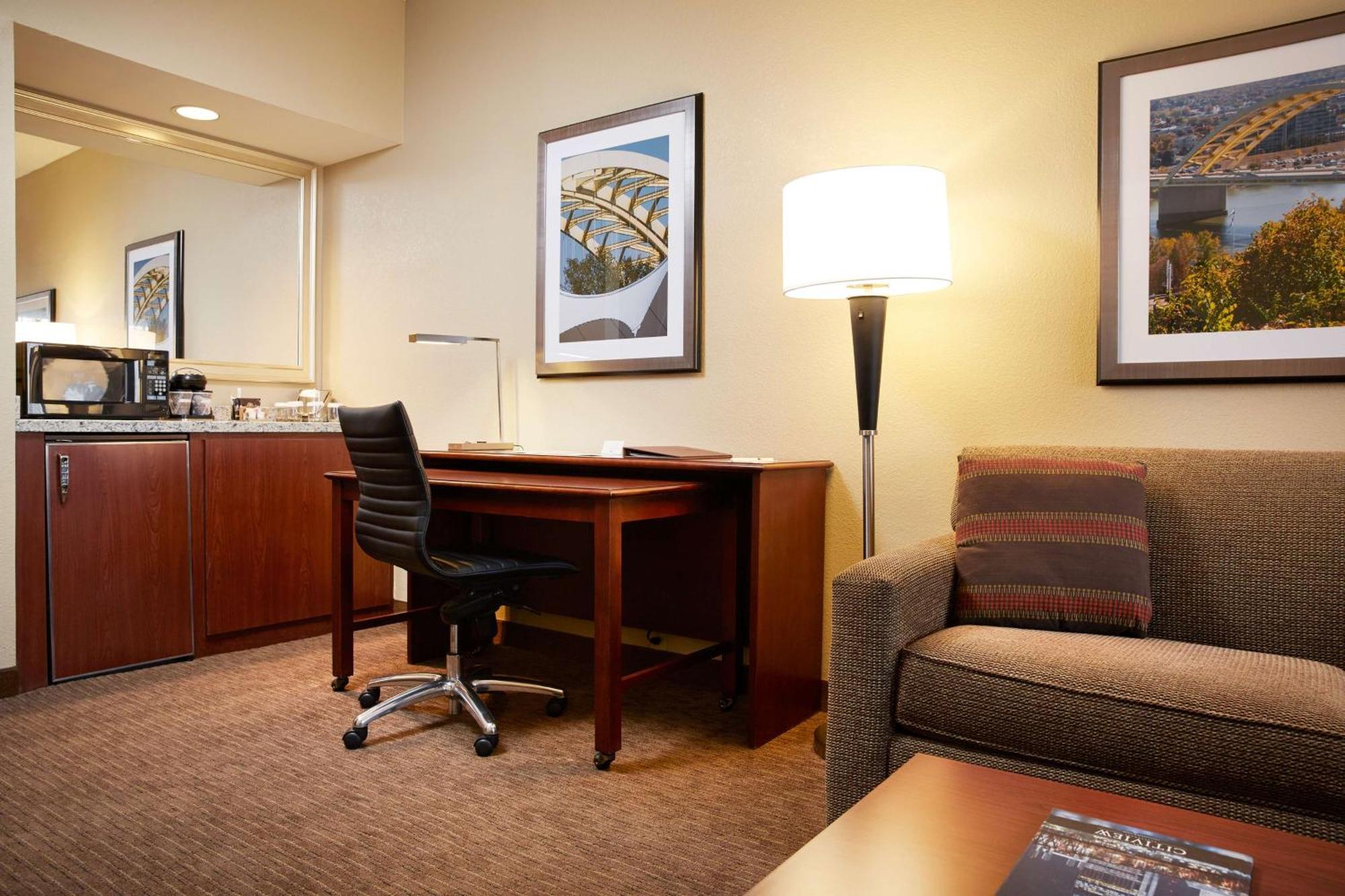 Doubletree Suites By Hilton Hotel Cincinnati - Blue Ash Sharonville Exteriör bild